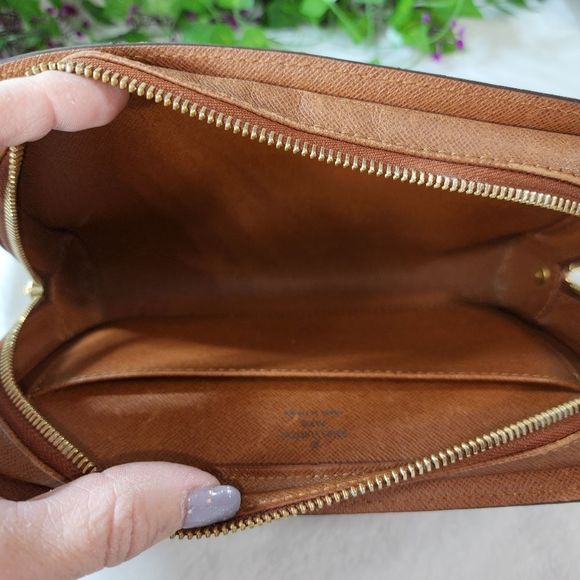 Authentic Louis Vuitton Monogram Orsay Clutch with Dust Bag - Picture 11 of 16